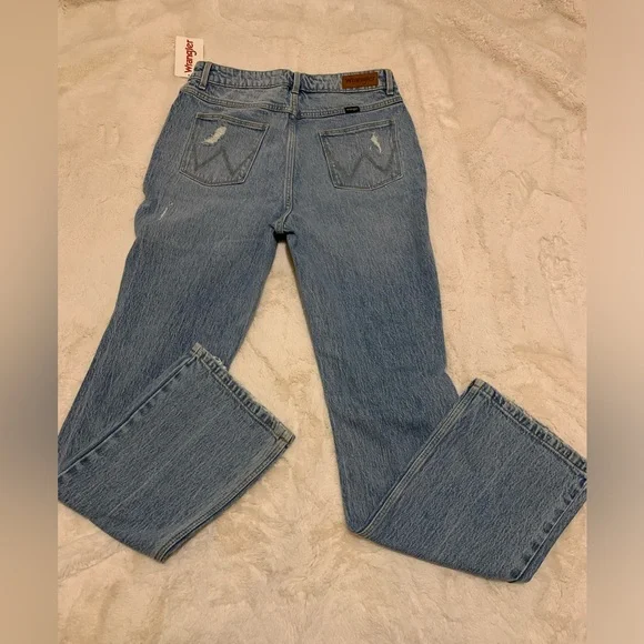 New with tags women’s size 8x32 Wrangler Light Blue bold bootcut Jeans - Picture 2 of 7